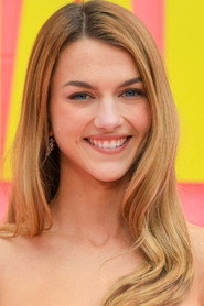 Chloe East — მსახიობი