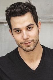 Skylar Astin — მსახიობი