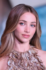 Emily Rudd — მსახიობი